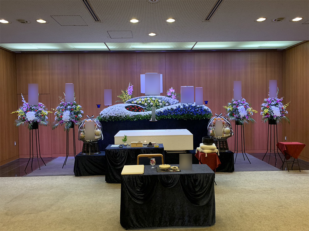 2023年8月29日 大阪市立鶴見斎場 式場 家族葬 親族16名 仏式