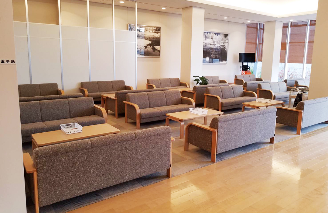 河内長野市営斎場／待合ロビー