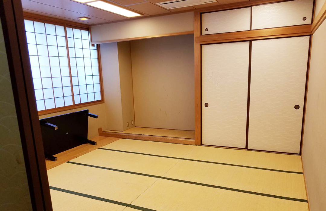 大阪市立鶴見斎場／親族控室