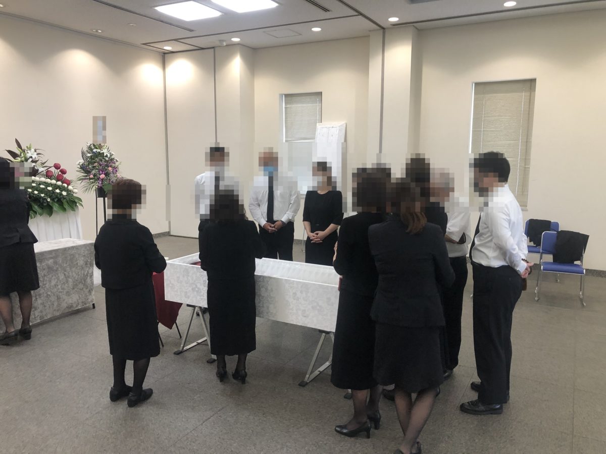 2020年7月20日 大阪市立瓜破斎場に於いて一日葬を執り行いました。 ご親族様10名でのお葬式です。 葬儀プランは下記を参考にしてください。 1日葬・ワンデーセレモニー
